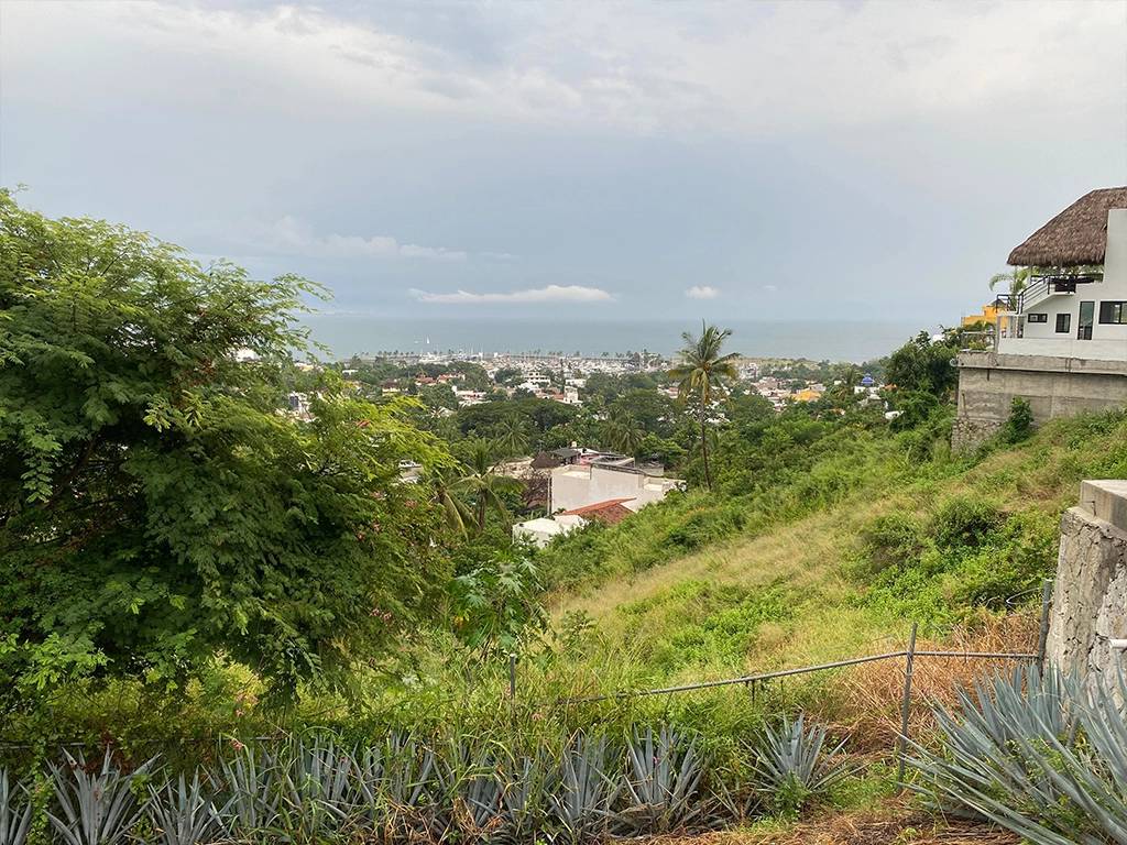 Entorno del terreno y el pueblo de La Cruz de Huanacaxtle.
